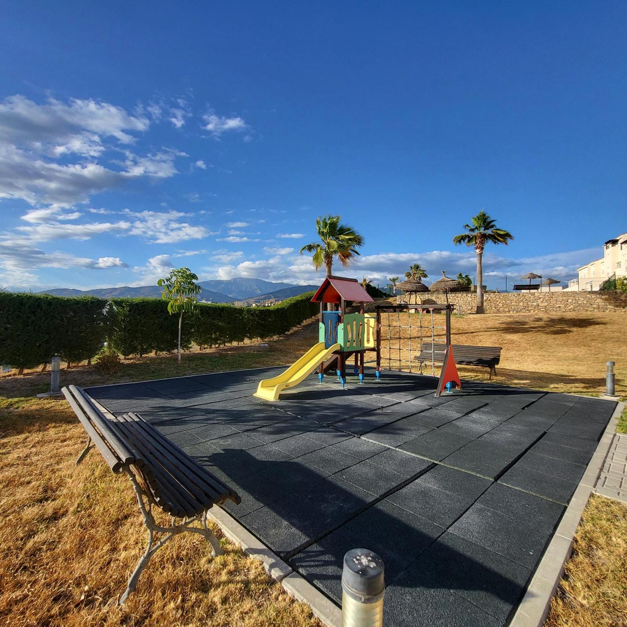 Golf En Baviera Con Vistas Al Mar Apartment Caleta De Velez Exterior photo